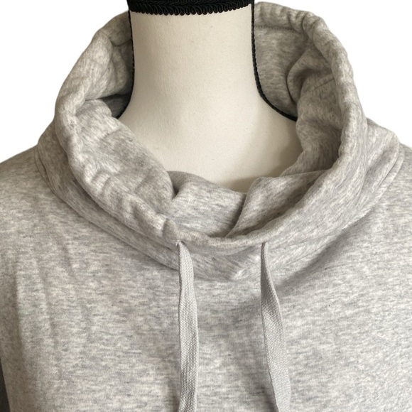 Women’s UGG gray Sweatshirt 1X/2X - Picture 2 of 12